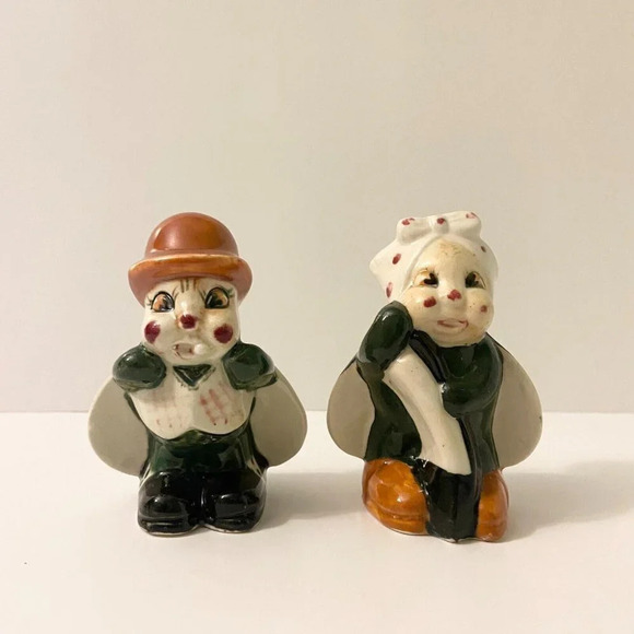 Vintage Ceramic Love Bug Ladybug Salt  and Pepper Shakers 4 Inch Anthropomorphic - Picture 1 of 15